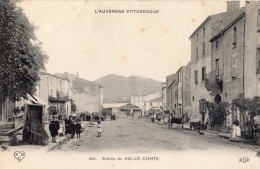 ENTREE DE VIC-LE-COMTE EN  1916 NOMBREUX ENFANTS - Vic Le Comte