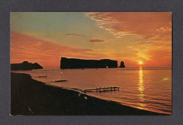 PERCÉ - QUÉBEC - LEVER DU SOLEIL ROCHER PERCÉ DE LA PLAGE SUD - PHOTO CANADIAN NATIONAL RAILWAYS - Percé