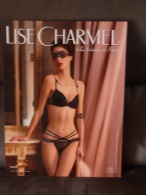 Publicité Cartonnée "LISE CHARMEL" Lingerie. Modèle 2. - Plaques En Carton