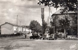 LES CLAYES-SOUS-BOIS RUE M JOUET ET RUE DE LA REPUBLIQUE  2 CV  COMMERCES - Les Clayes Sous Bois