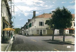CPSM Rabasten De Bigorre Place Centrale Et Route D'Auch Vers 1960 - Rabastens De Bigorre
