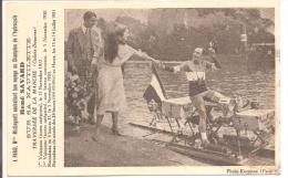 Sports Nautiques   -   René SAVARD Sur Sa Nautilette , Champion De L'Hydrocycle, Félicité Par Mistinguett - Ski Nautique