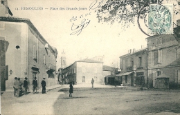 CPA 30 REMOULINS PLACE DES GRANDS JOURS ANIMEE - Remoulins