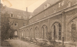 -BOIS SEIGNEUR ISAAC-ABBAYE DES PREMONTRES-COUR INTERIEURE - Eigenbrakel