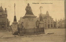 Philippeville :  Grand'place Et La Poste        (  Ecrit Avec Timbre  1932   ) - Philippeville