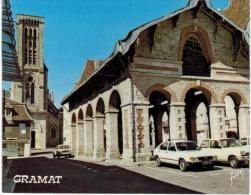 Gramat Place De La Halle Et église Saint Pierre - Voiture - Gramat