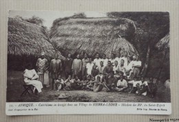 AFRIQUE - SIERRA LEONE -  Catéchisme En Images Dans Un Village - Missions Des PP Du Saint Esprit - Sierra Leone