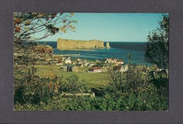 PERCÉ - GASPÉSIE - QUÉBEC - LE ROCHER DE PERCÉ - VUE À TRAVERS LE FEUILLAGE DE L´AUTOMNE - PHOTO L´ ESQUINADE - Percé