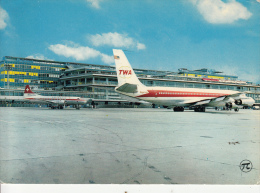 94 - Aeroport De PARIS ORLY - Facade Sud De L' Aérogare. Avion TWA - Orly