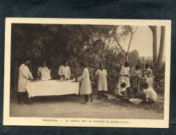 MADAGASCAR  1950  ETHNIQUE  INTERNAT JEUNES FILLES    CIRC  NON   EDITEUR BRAUN ET CIE - Togo