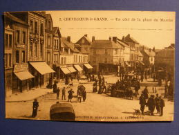 CPA Crèvecœur-le-Grand (60) - Un Côté De La Place Du Marché (magasin La Ruche Picarde) - Crevecoeur Le Grand