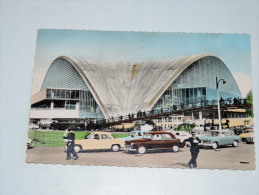 Carte Postale Ancienne : ROND-POINT DE LA DEFENSE : Le Palais Du C.N.I.T. , Une Des Entrées , Animé Voitures Années 1950 - La Defense