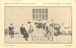 69 LYON - Hopital De Grange Blanche - Une Salle De Femmes - Les Visites - Sonstige & Ohne Zuordnung