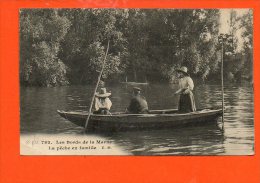 Les Bords De La Marne : La Pêche En Famille (pêche à La Ligne ) (pli Coin) - Fishing