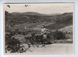 Photo Ancienne : Jeune Femme Près D'une Moto TERROT - 165Z34 - Hauts Cantons De L'Hérault , Monts D'Orb - Motorräder