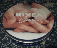NIVEA BOX - Love Nivea Creme, 150 Ml, For Croatian / Slovenian Market (Rihanna For Nivea) - Boîtes