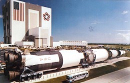 Super!!! USA, SATURN V Rocket On Display Near Vehicle - Assembly Building At The Kennedy Space Center, NASA Auf ... - Espace