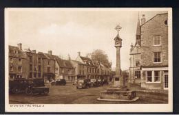 RB 964 - Postcard - Cars At The Cross - Stow On The Wold - Gloucestershire - Autres & Non Classés