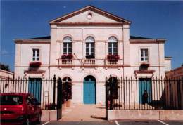 79.  MAUZE SUR LE MIGNON.  CARTE PHOTO.   HÔTEL DE VILLE. TRES GROS PLAN.  EXEMPLAIRE UNIQUE. - Mauze Sur Le Mignon