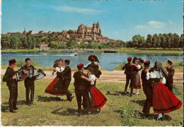 ALSACE : Danses Folkloriques Au Bord Du Rhin Au Fond : Vieux Brisach (Allemagne) - Groupe Folklorique Edelweis CPSM - Neuf Brisach