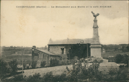 51 CHAMPILLON / Le Monument Aux Morts Et Le Café Nicaise / - Champigny