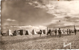 CPSM 9x14 .  SPORTS . HANDBALL Sur La Plage - Handball