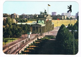 D4347     BERLIN : Blick Auf Das Brandenburger Tor Und Ost-Berlin Mit Der Mauer ( Berlin Wall) - Muro Di Berlino