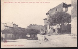 CPA - (83) Roquebrune - Place De La République, Le Rocher Et La Vieille Tour Des Remparts - Roquebrune-sur-Argens