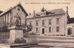 89. Yonne : Sergines .  Place De L ' Hotel De Ville  . Statue De Blaise Rigaud . - Sergines