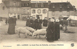 1320 - LANNION - LE JEUDI PLACE DU MAIHALLA - UN GROUPE D'HABITUES - Lannion
