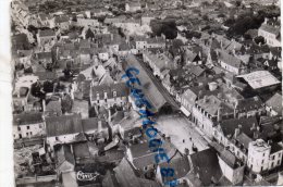 53 - CRAON - VUE AERIENNE   LES HALLES ET LA PLACE - Craon