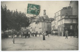 La Place De L'Hôtel De Ville Et Le Suquet - Cannes