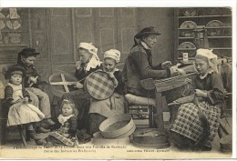 Carte Postale Ancienne Bannalec - Tissage De Tamis Et De Cribles Dans Une Famille - Métiers, Industries - Bannalec