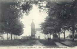 PAYS DE LOIRE - 44 - LOIRE ATLANTIQUE - LES MOUTIERS EN RETZ - Place De L'église Et Lanterne Des Morts - Les Moutiers-en-Retz