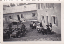 FERMIER DE SAINT ETIENNE,FERME,LOIRE,RHONE ALPES,photo Ancienne 1945,metier,paysans,venda Nge,repas De Famille - Places