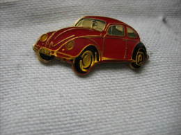 Pin's Automobile Coccinelle De Chez Volkswagen De Couleur Rouge - Volkswagen