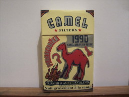 PAQUET VIDE 1990 CAMEL ARRIVE EN RUSSIE - Zigarettenetuis (leer)