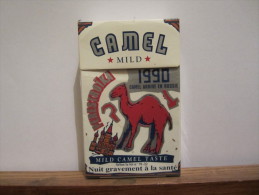 PAQUET VIDE 1990 CAMEL MILD ARRIVE EN RUSSIE. - Estuches Para Cigarrillos (vacios)