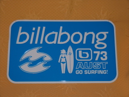 Plaque Métal "BILLABONG" Surfing. - Plaques En Tôle (après 1960)