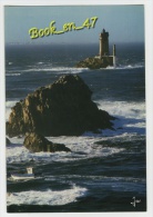 {40753} La Bretagne En Couleurs , La Pointe Du Raz , La Pêche Aux Bars Dans Les Courants - Pêche