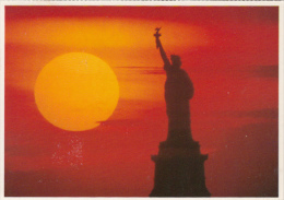 CPA NEW YORK CITY- STATUE OF LIBERTY IN SUNSET - Estatua De La Libertad