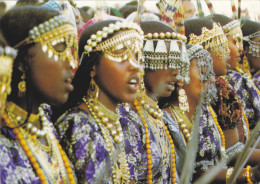 DJIBOUTI,afrique De L´est,prés De La Somalie,l´éthiopie,DANSE DES POIGNARD,danseuse,artiste ,voilée,colliers D´or - Dschibuti