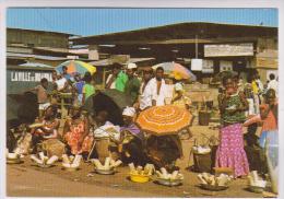 CPM   IMAGES DU GABON, MARCHE A MOANDA (haut Ogooue) En 1989!! - Gabon