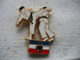 Pin´s Combat JUDO, Ceinture Noire - Judo