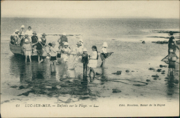 14 LUC SUR MER / Luc-sur-Mer, Enfants Sur La Plage / - Luc Sur Mer