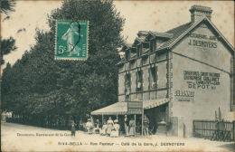 14 OUISTREHAM / Riva-Bella, Rue Pasteur, Café De La Gare / - Ouistreham