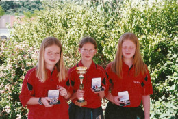 ORCHIES  LES MINIMES FILLES DE L'A.L  TENNIS DE TABLE QUI ONT PARTICIPE AUX INTERCLUBS NATIONAUX LES 21 ET 22 JUIN 2003 - Orchies