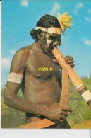 Australian Aborigine Playing The Diderdoo And Holding His Boomerang - Aborigènes
