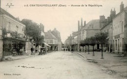 CPA CHATEAUMEILLANT , Avenue De La République ( Voiture Et Pompes à Essence Mobiloil ) - Châteaumeillant