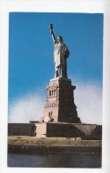 BF1504  The Statue Of Liberty In New York      2 Scans - Estatua De La Libertad